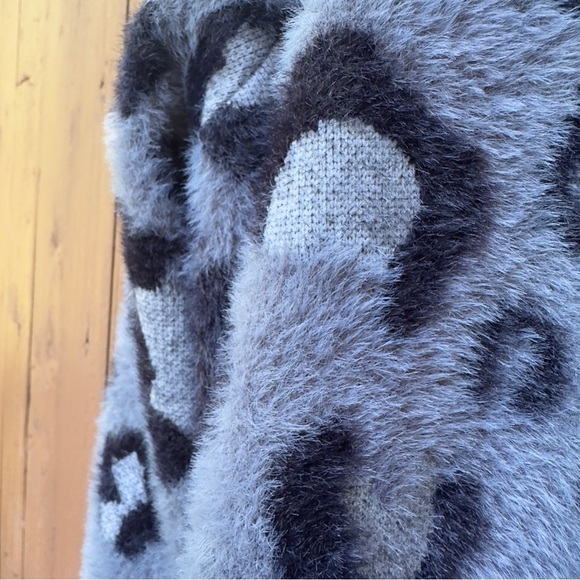 Evolution by Cyrus | NWT Size Small Slate Cheetah Fuzzy Cardi From Stitch Fix - Picture 11 of 16